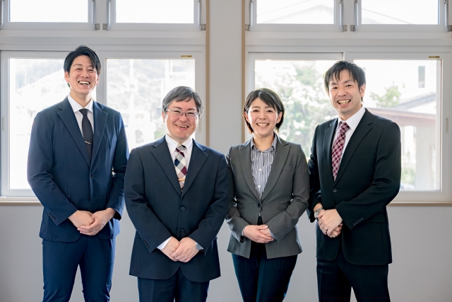 サービス業／株式会社〇〇